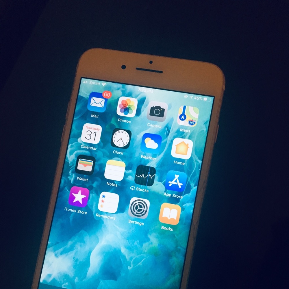 Iphone 7 Plus - image 2